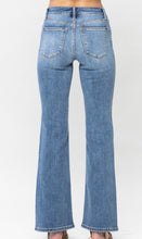 Load image into Gallery viewer, Judy Blue Vintage Button Fly Bootcut Jeans
