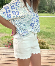 Load image into Gallery viewer, Scalloped shorts
